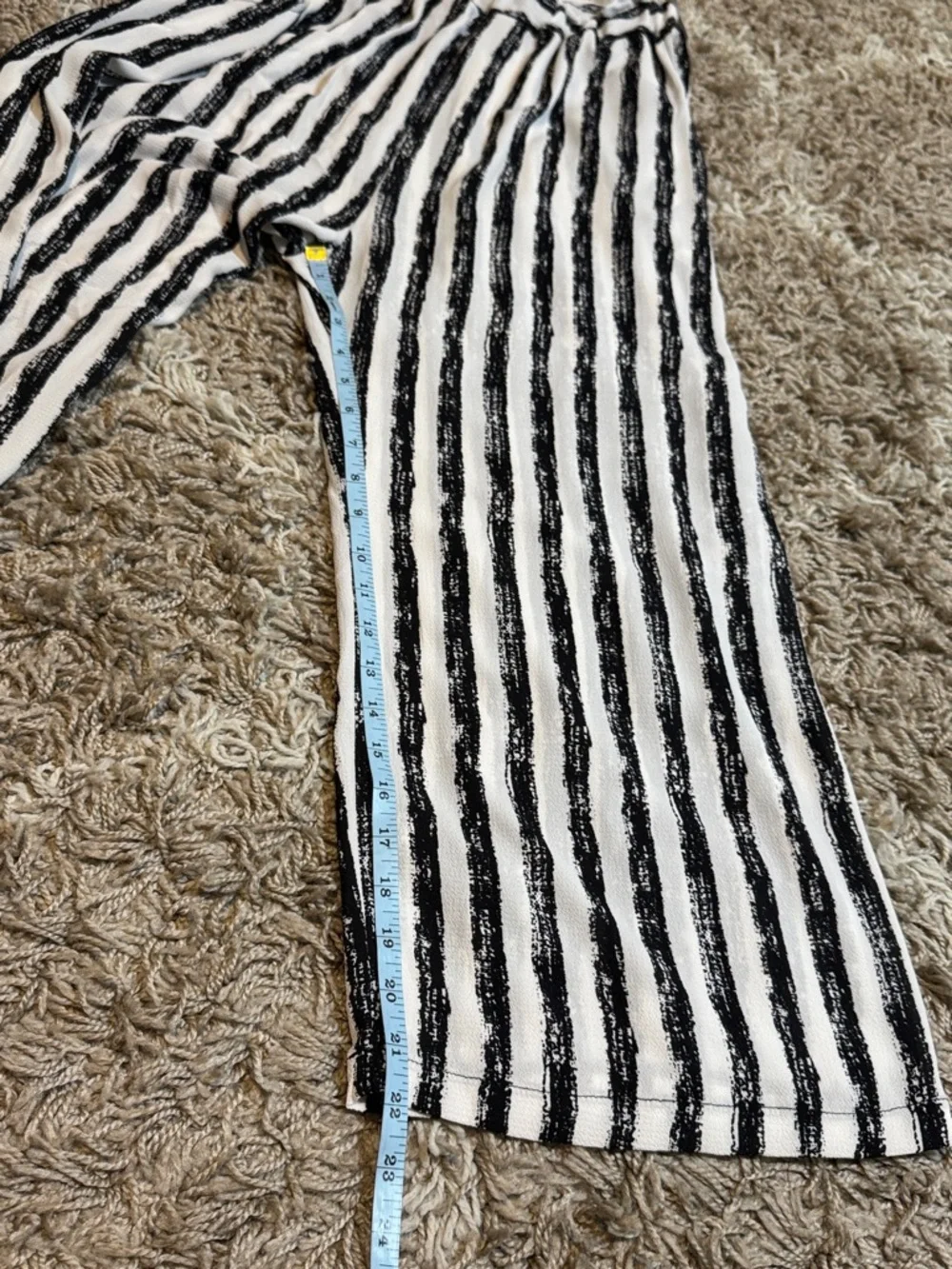 NWT Yea Black & White Striped Wide-Leg Cropped Pants size S/M - Picture 10 of 12